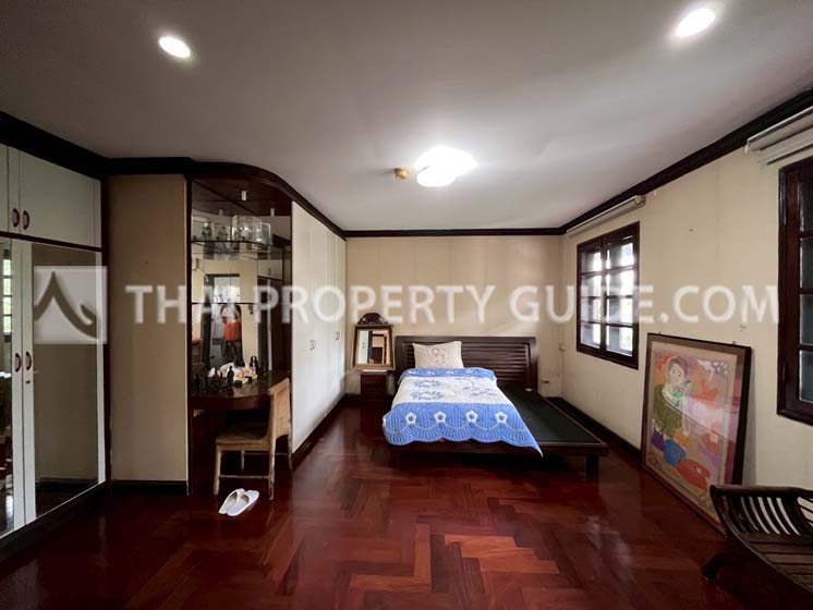 House with Shared Pool in Bangnatrad 